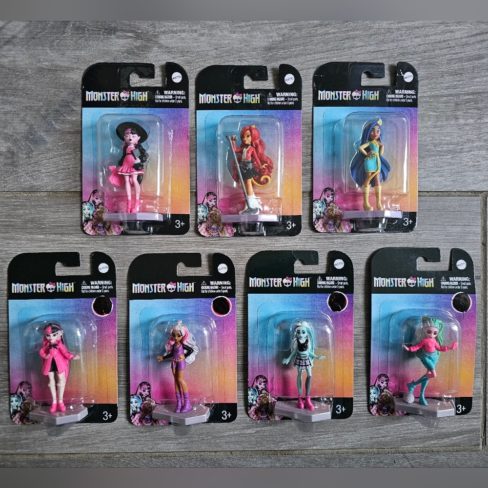 7 MONSTER HIGH Figurines NWT